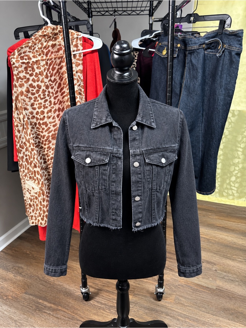 SHEIN Washed Black Cropped Denim Jacket with Frayed Hem